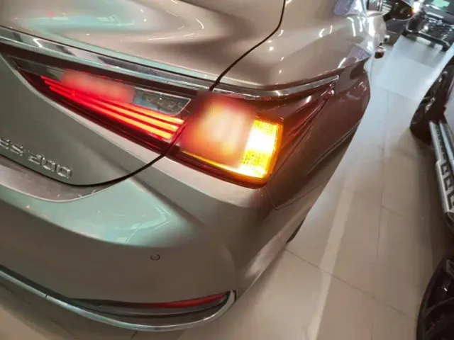 Lexus ES — Фото автомобиля 7