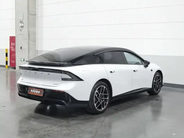 Xpeng P7+ — Фото автомобиля 2