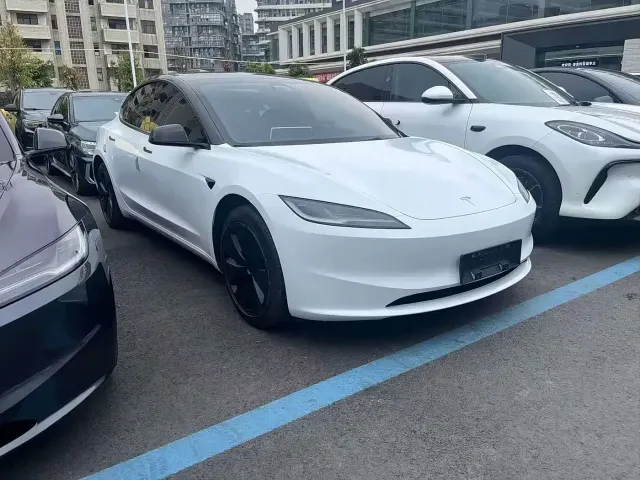 Tesla Model 3 — Фото автомобиля 3