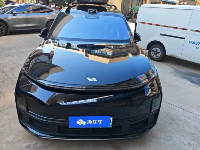 Li Auto L8 — Фото автомобиля 2