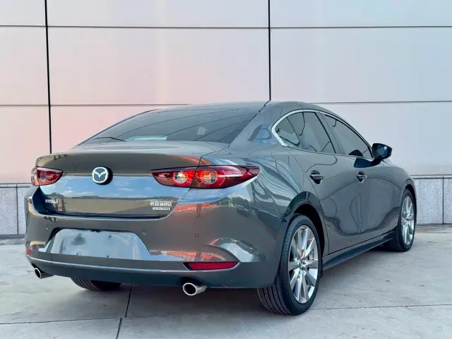 Mazda Axela — Фото автомобиля 7