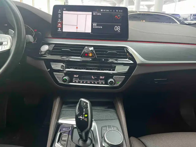 BMW 5 Series — Фото автомобиля 25
