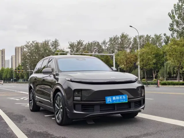 Li Auto L8 — Фото автомобиля 2