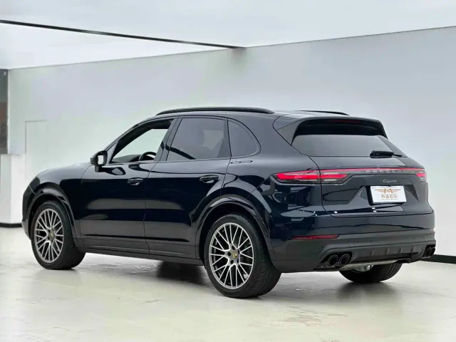 Porsche Cayenne — Фото автомобиля 10