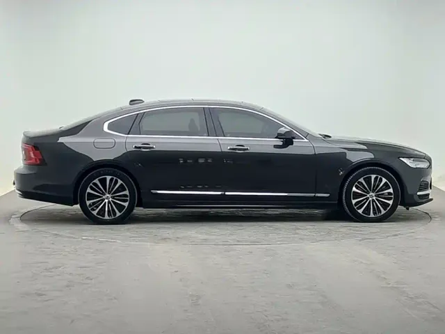 Volvo S90 — Фото автомобиля 2