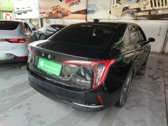 Hongqi E-QM5 — Фото автомобиля 6