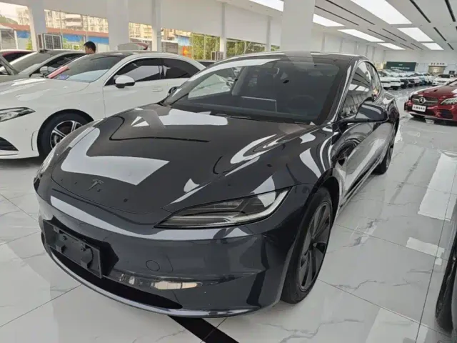 Фотография автомобиля — Tesla Model 3