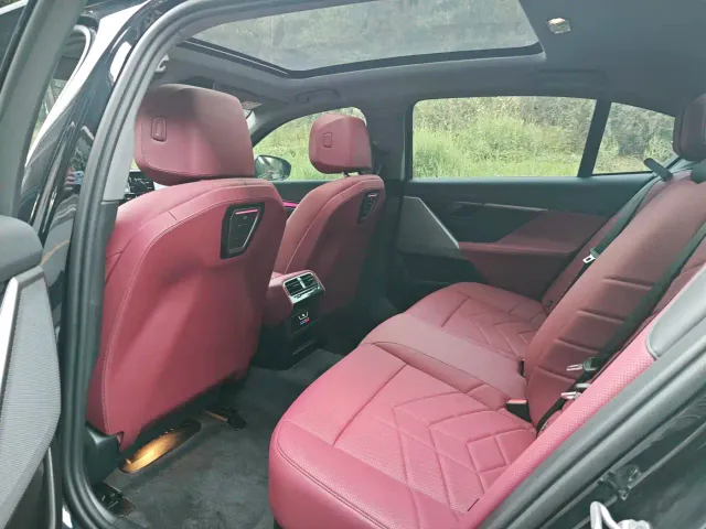 BMW 5 Series — Фото автомобиля 12