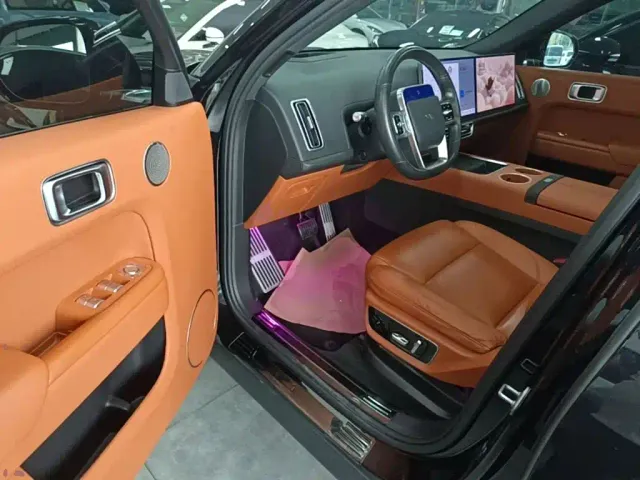 Li Auto L7 — Фото автомобиля 15