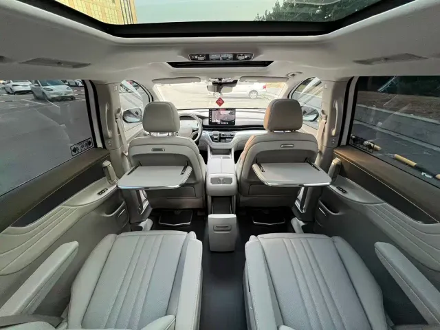 Roewe iMAX8 — Фото автомобиля 4