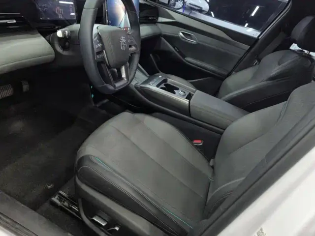 BYD Qin L — Фото автомобиля 9