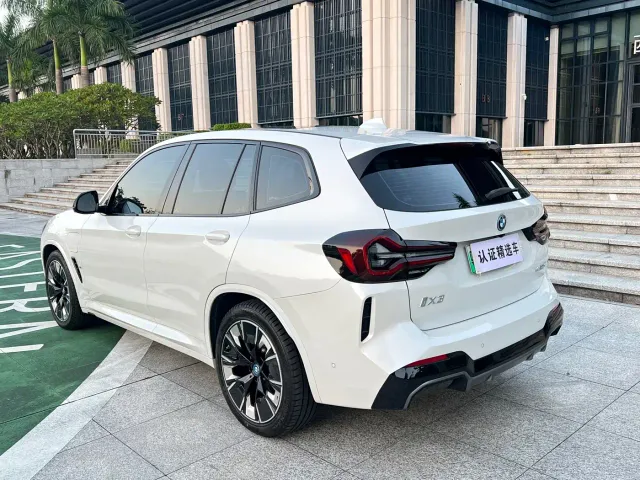 BMW iX3 — Фото автомобиля 29