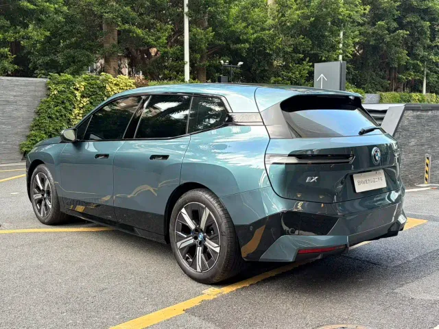 BMW iX — Фото автомобиля 6