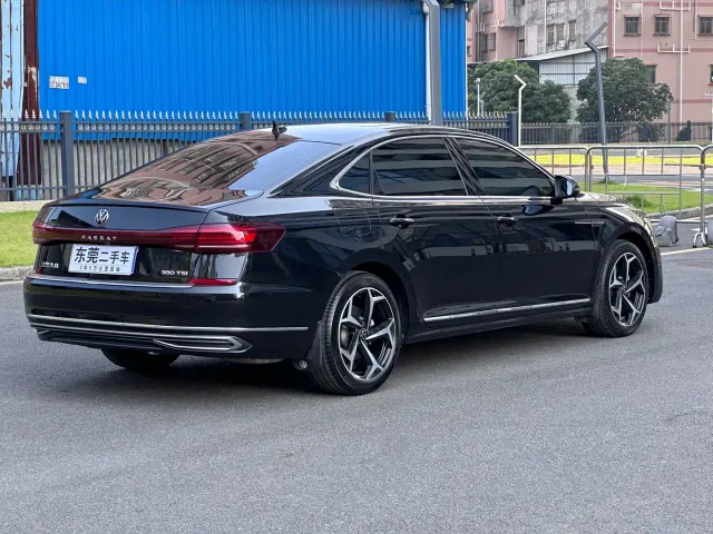 Volkswagen Passat — Фото автомобиля 12