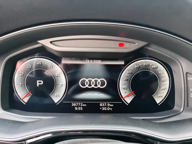 Фотография автомобиля — Audi Q8
