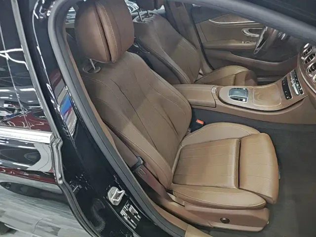 Mercedes-Benz E-Class — Фото автомобиля 24