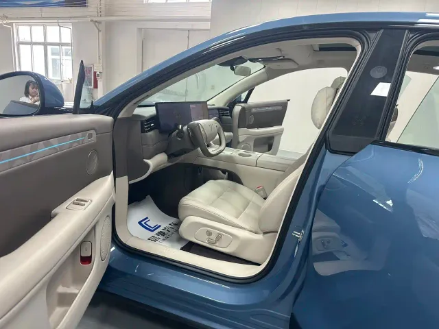 IM Motors LS6 — Фото автомобиля 11
