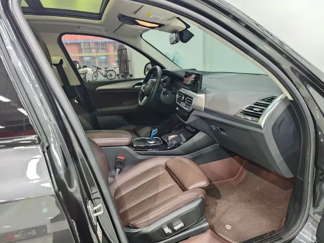 BMW iX3 — Фото автомобиля 8