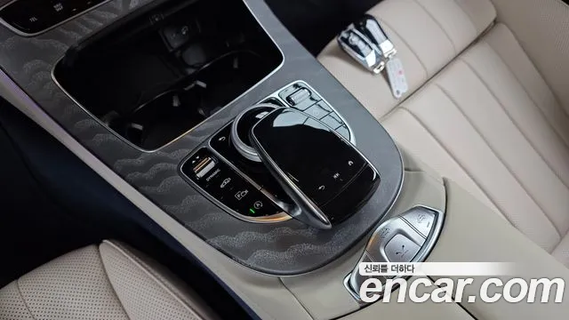 Mercedes-Benz E-Class — Фото автомобиля 15