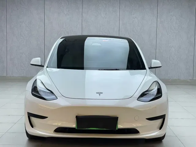 Tesla Model 3 — Фото автомобиля 2