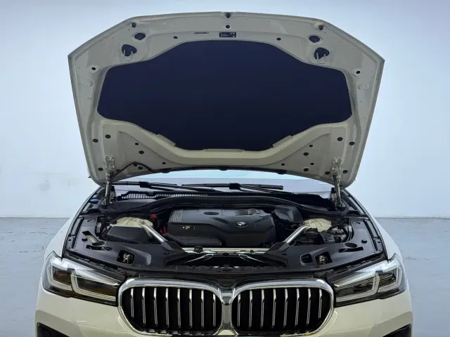 BMW 5 Series — Фото автомобиля 18