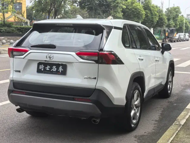 Toyota RAV4 — Фото автомобиля 7