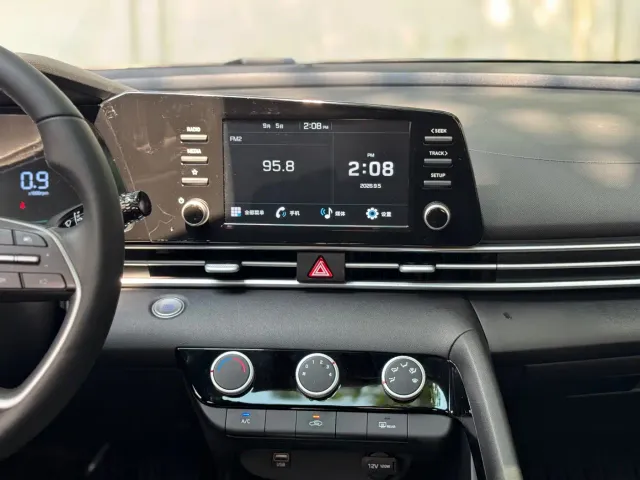 Hyundai Elantra — Фото автомобиля 13