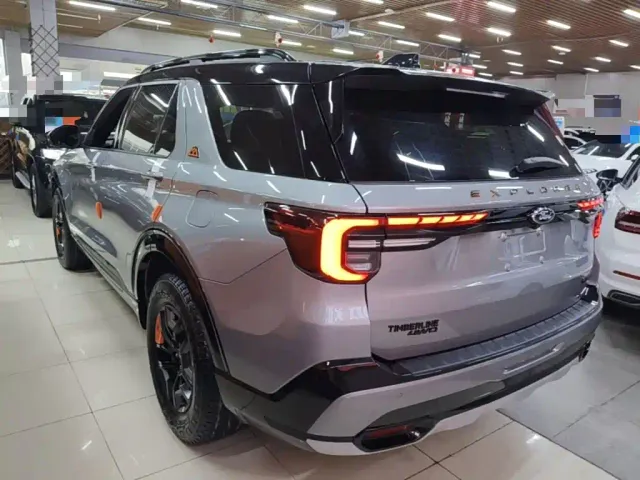 Ford Explorer — Фото автомобиля 4