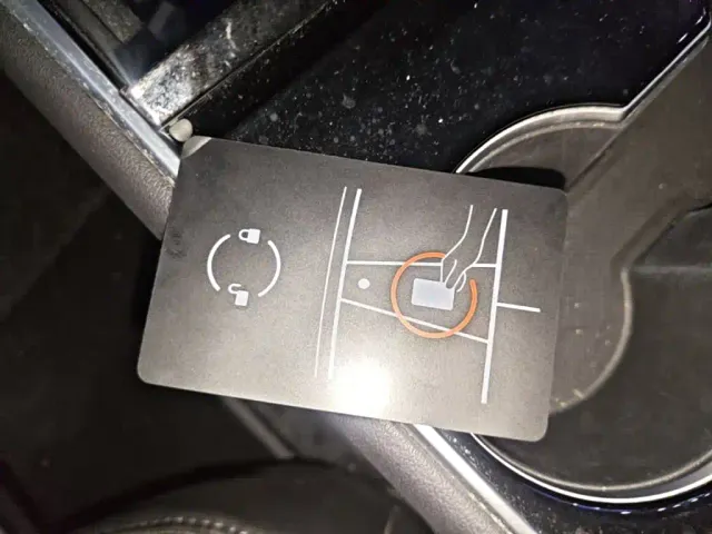 Tesla Model Y — Фото автомобиля 8