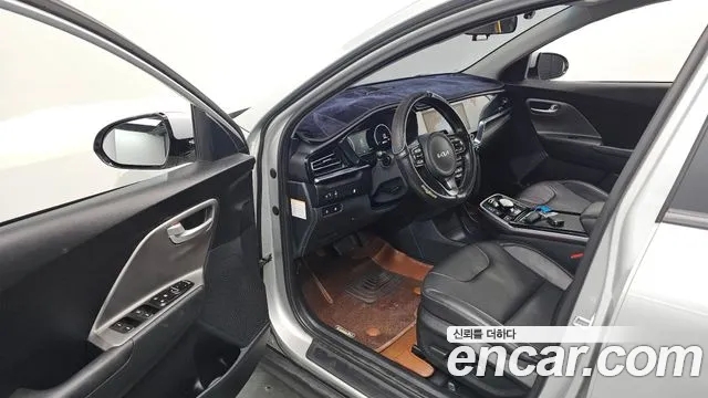 Kia Niro — Фото автомобиля 12