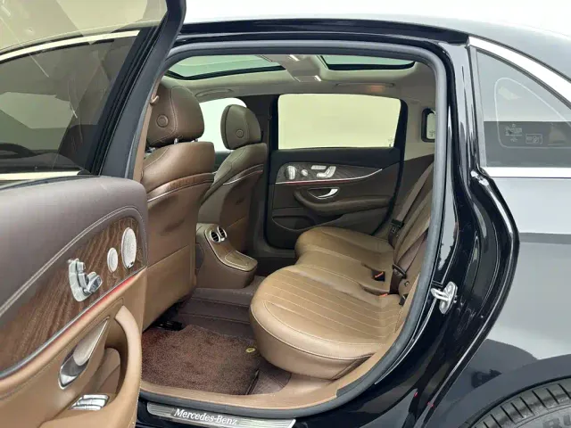 Mercedes-Benz E-Class — Фото автомобиля 19