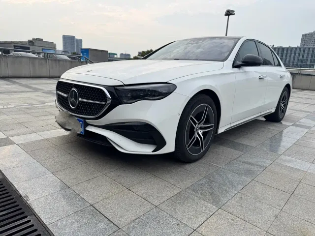 Фотография автомобиля — Mercedes-Benz E-Class