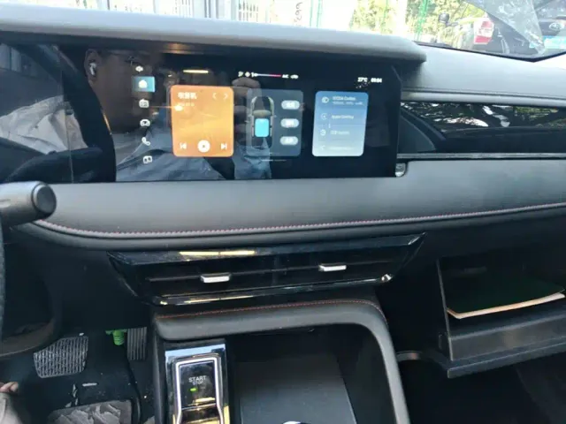 Roewe i5 — Фото автомобиля 8