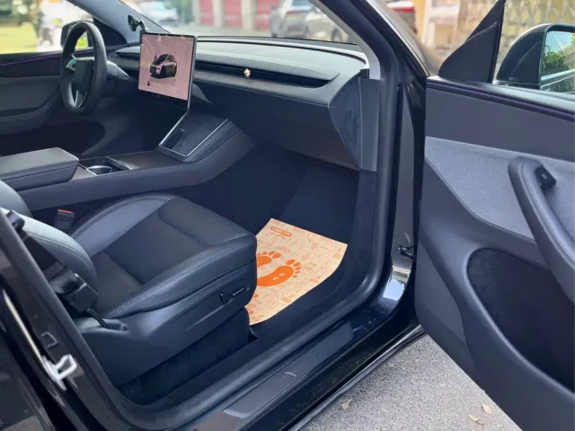 Tesla Model Y — Фото автомобиля 11