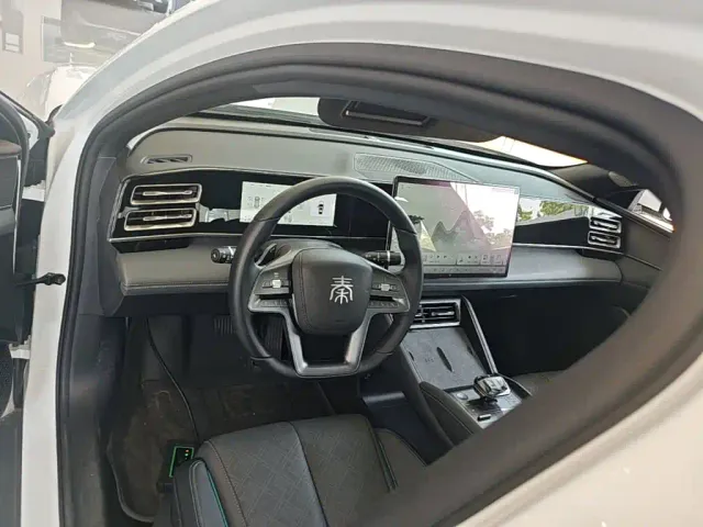 BYD Qin L — Фото автомобиля 9