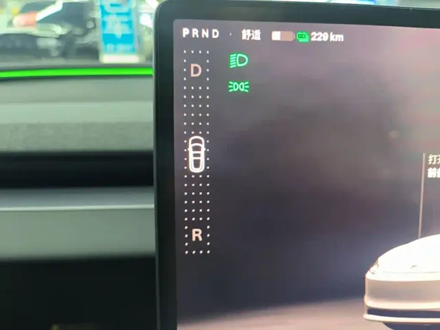 Tesla Model 3 — Фото автомобиля 13