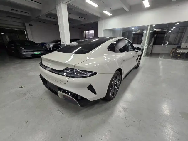 Xiaomi SU7 — Фото автомобиля 7