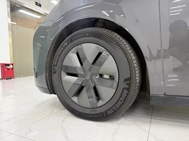 Li Auto MEGA — Фото автомобиля 7