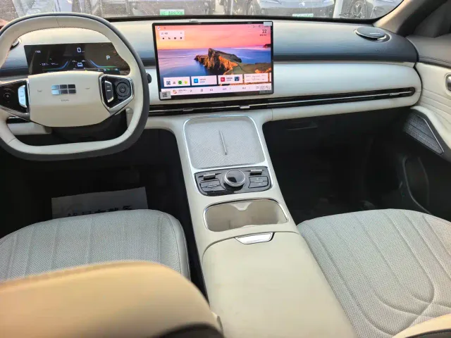 Geely Galaxy Starship 7 EM-i — Фото автомобиля 5