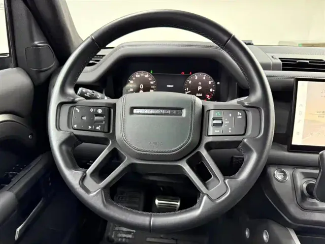 Land Rover Defender — Фото автомобиля 12
