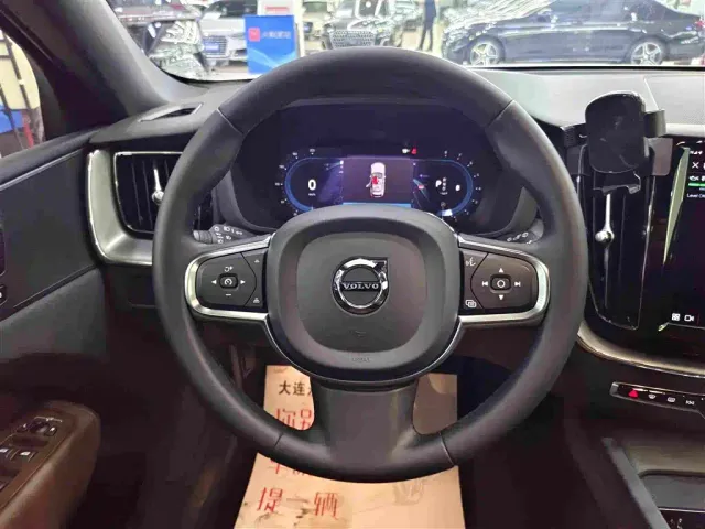 Volvo XC60 — Фото автомобиля 9