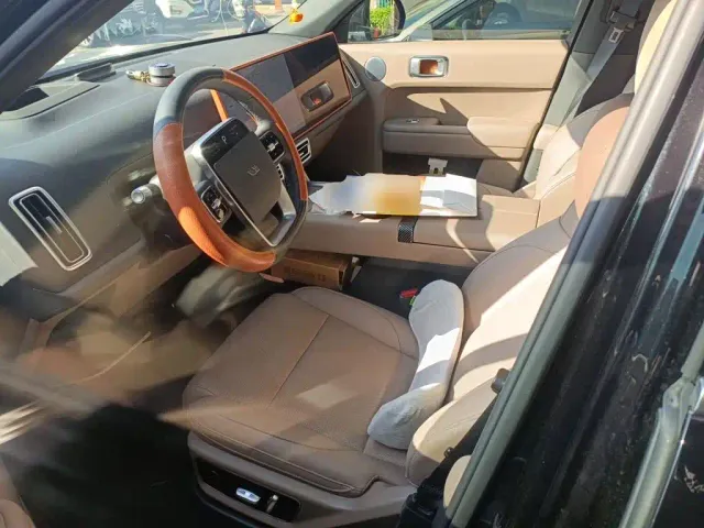 Li Auto L7 — Фото автомобиля 11