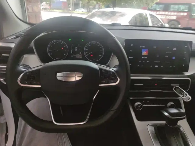Geely Binyue — Фото автомобиля 6