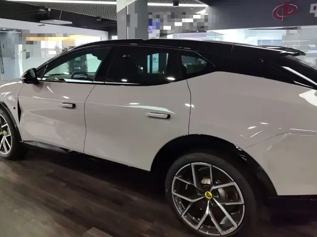 Lotus Eletre — Фото автомобиля 9