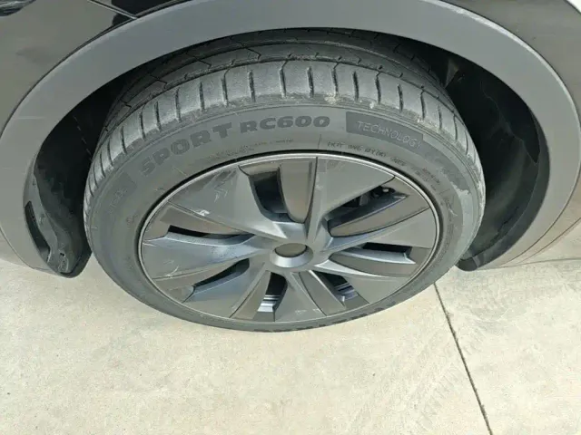 Tesla Model Y — Фото автомобиля 22