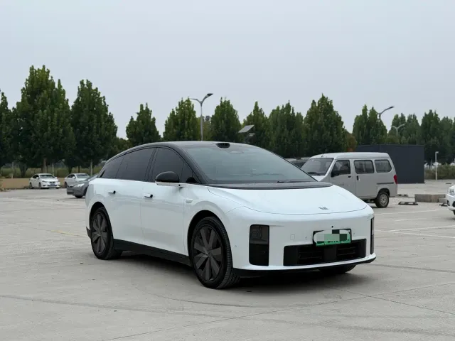 Li Auto i6 — Фото автомобиля 3