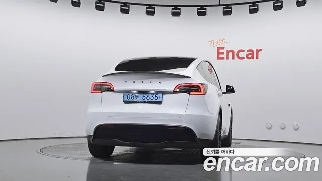 Tesla Model Y — Фото автомобиля 4