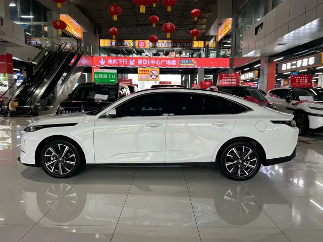 Changan Eado — Фото автомобиля 17