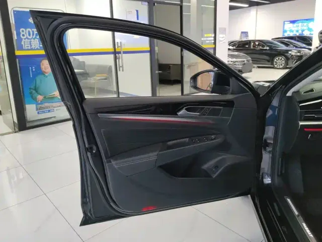 Volkswagen Passat — Фото автомобиля 7