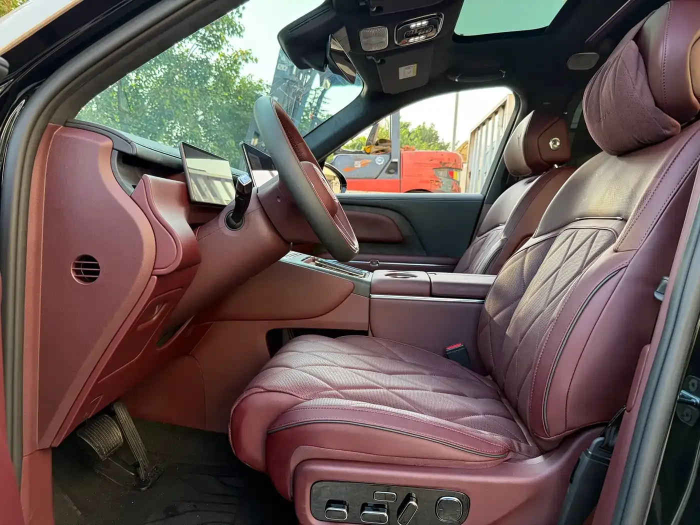 Voyah Auto VOYAH Taisan 2026 Model Base — Фото автомобиля 9